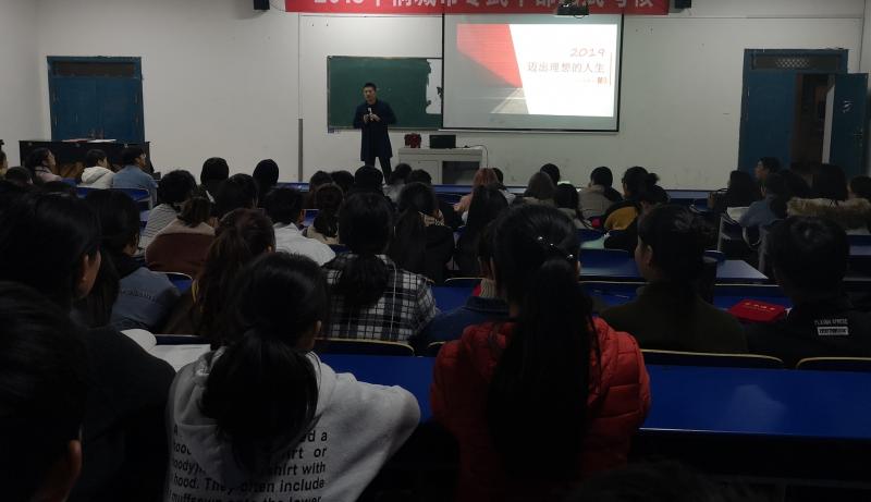 就业宣讲会2.jpg